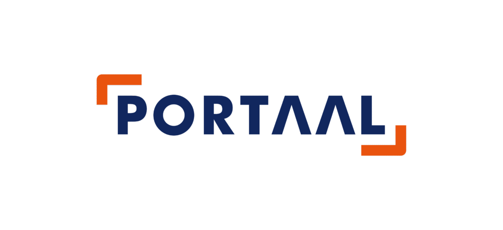 Logo Portaal. Blauwe letters met oranje hoekjes linksboven en rechtsonder.