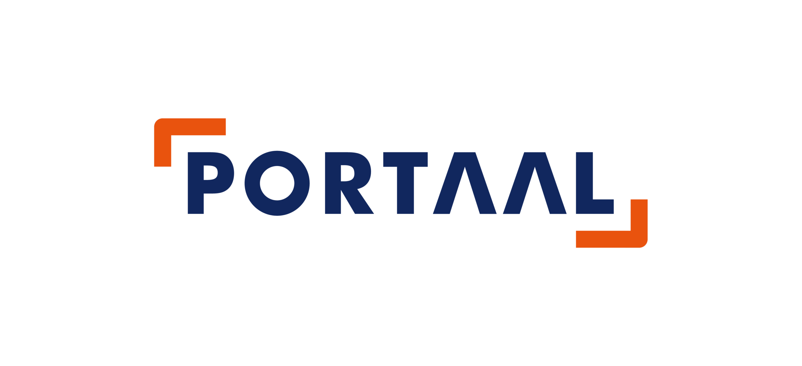 Logo Portaal. Blauwe letters met oranje hoekjes linksboven en rechtsonder.